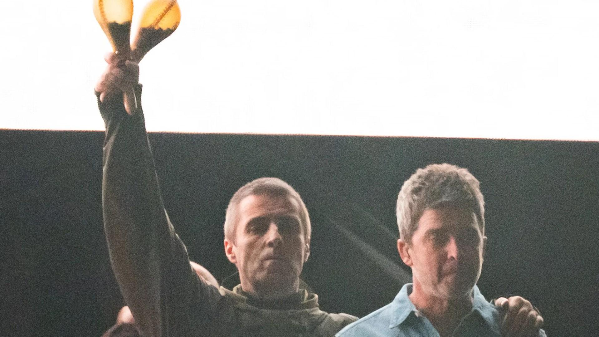 After a fan, Liam Glamor was banned from a popular Act at the end of the Oasis Union, who was injured in the fog.