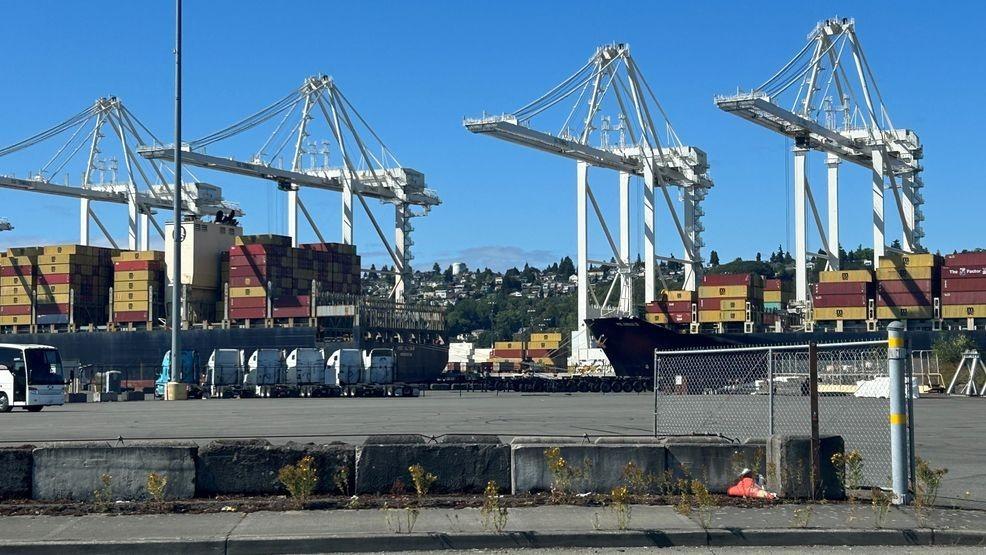 Seattle Business Discuss Trump Taraffs Effects, Trading Policy at a rounded desk